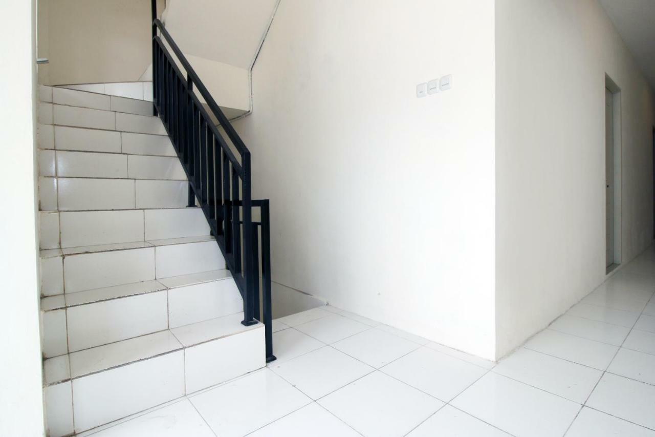 Albergue Kamar Keluarga Kampung Bali III Yakarta Exterior foto